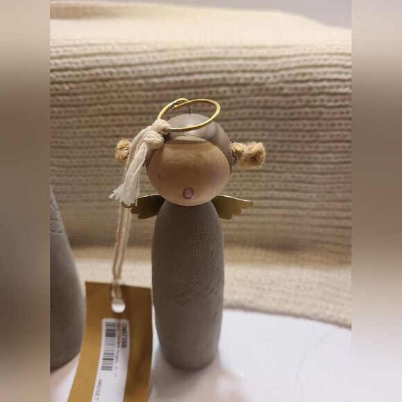 Cement Angel's Holiday Decor - Picture 6 of 6